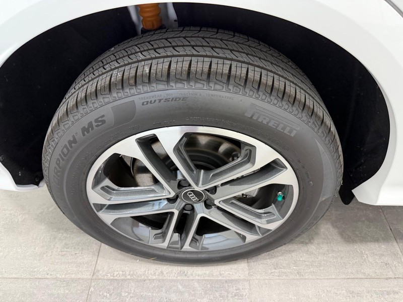 Audi Q5 Vehicle Image 3