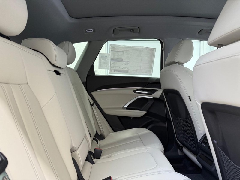 Audi Q5 Vehicle Image 4