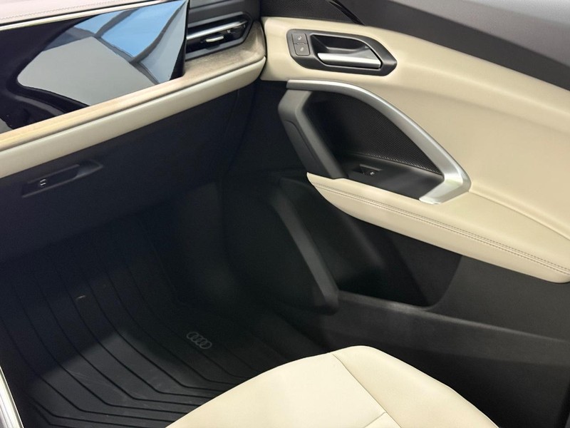 Audi Q5 Vehicle Image 9