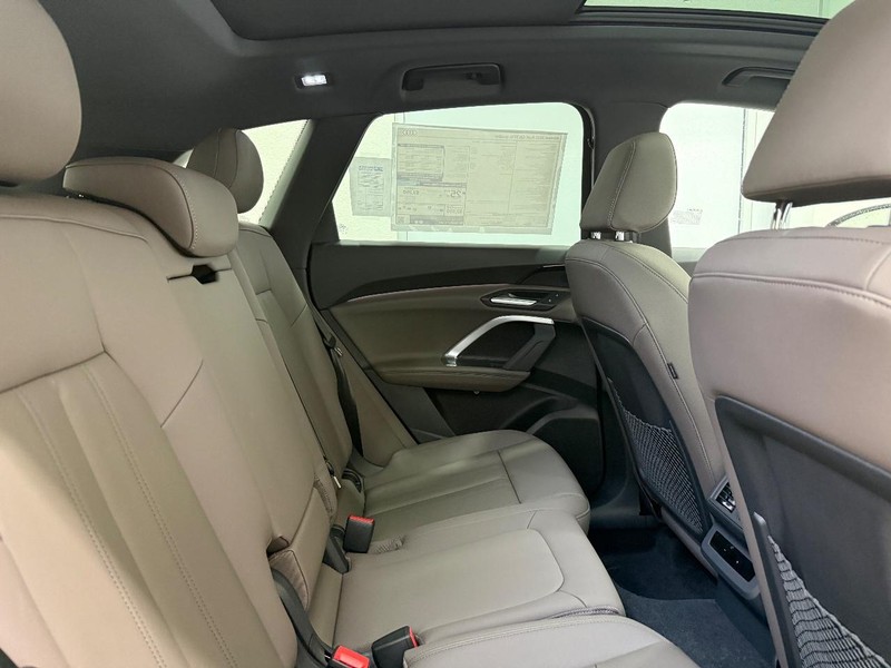 Audi Q5 Vehicle Image 4