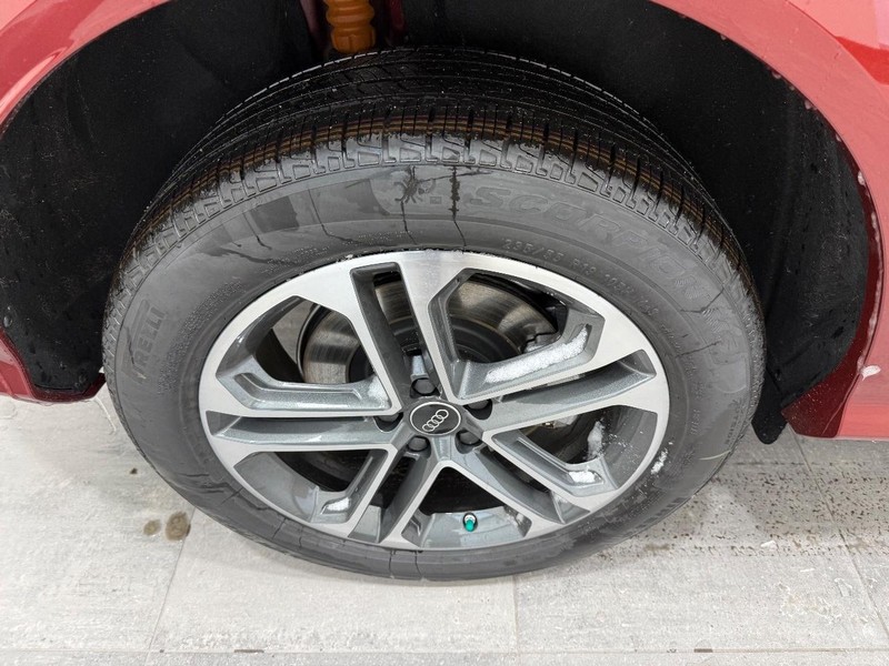 Audi Q5 Vehicle Image 3