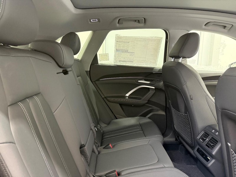 Audi Q5 Vehicle Image 4