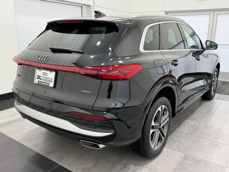 Audi Q5 Vehicle Image 2