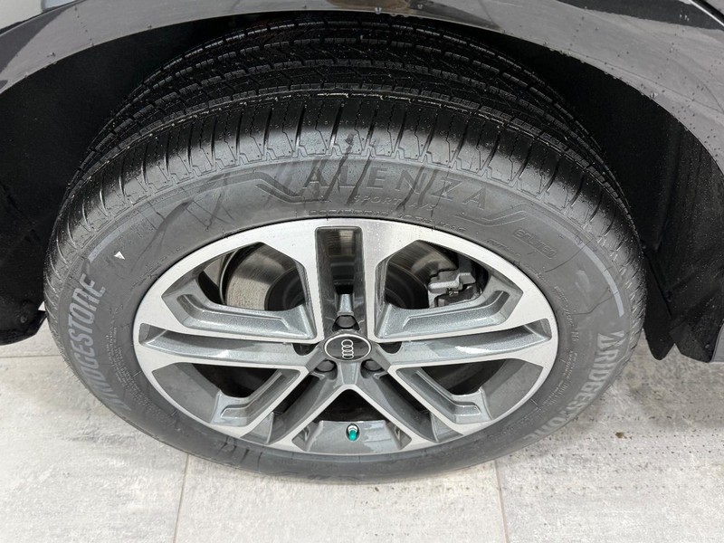 Audi Q5 Vehicle Image 3