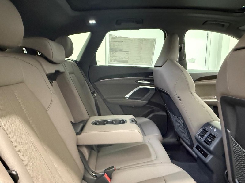 Audi Q5 Vehicle Image 4