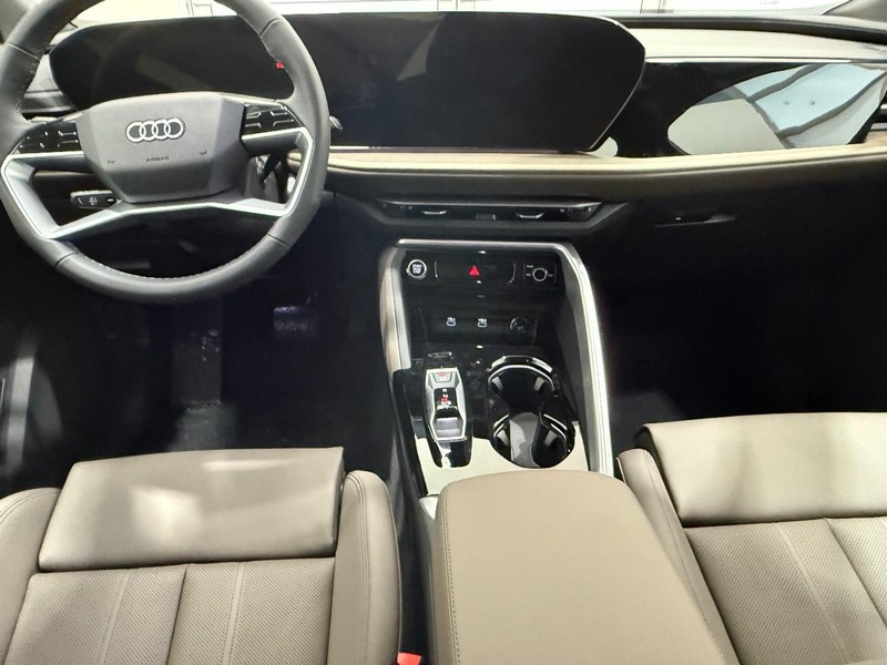 Audi Q5 Vehicle Image 5