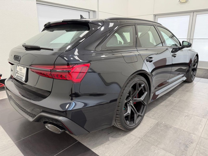 Audi RS 6 Avant Vehicle Image 2