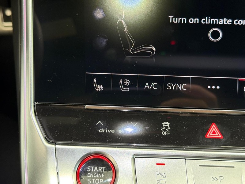 Audi RS 6 Avant Vehicle Image 14