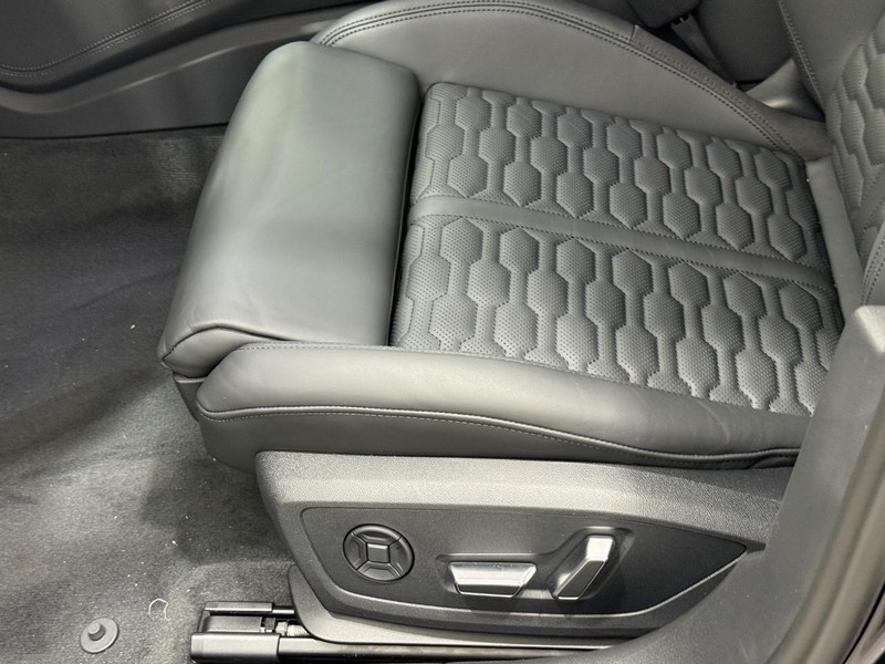 Audi RS 6 Avant Vehicle Image 16