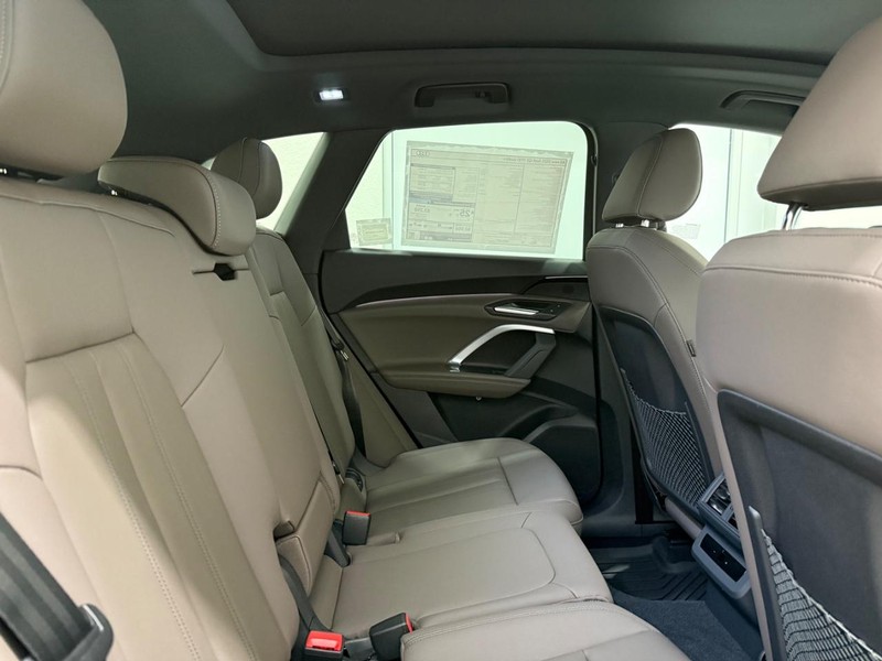 Audi Q5 Vehicle Image 4