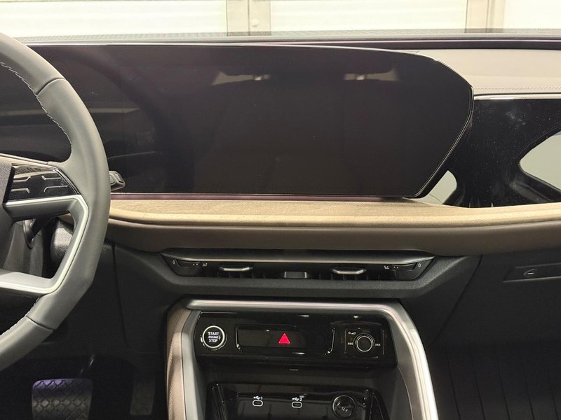 Audi Q5 Vehicle Image 6