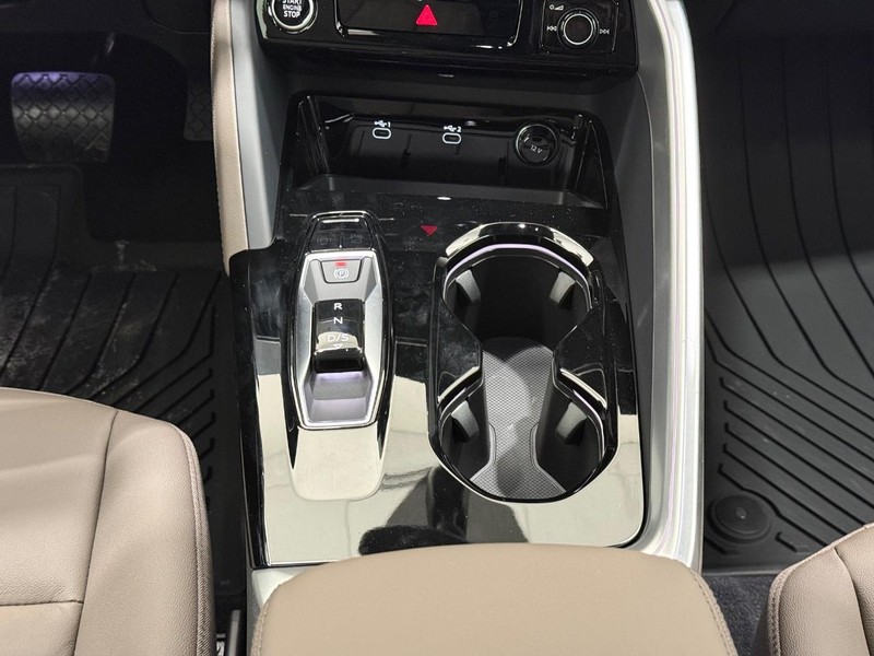 Audi Q5 Vehicle Image 7