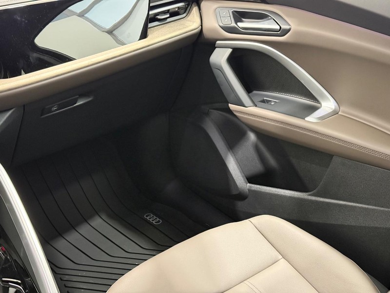 Audi Q5 Vehicle Image 9