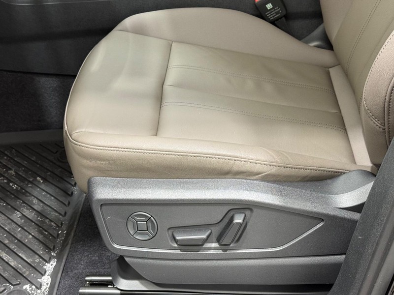 Audi Q5 Vehicle Image 16