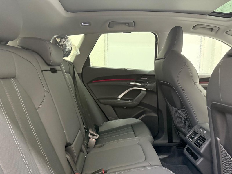 Audi Q5 Vehicle Image 4