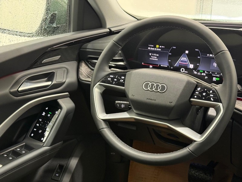Audi Q5 Vehicle Image 8