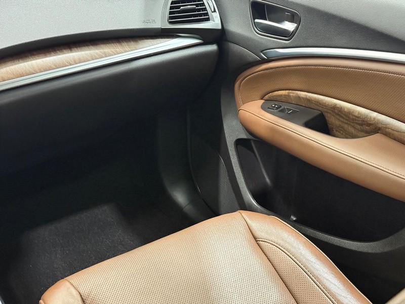 Acura MDX Vehicle Full-screen Gallery Image 13