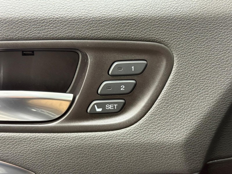 Acura MDX Vehicle Full-screen Gallery Image 14