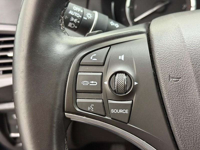 Acura MDX Vehicle Full-screen Gallery Image 15