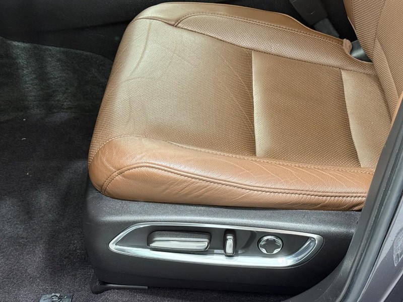 Acura MDX Vehicle Full-screen Gallery Image 21