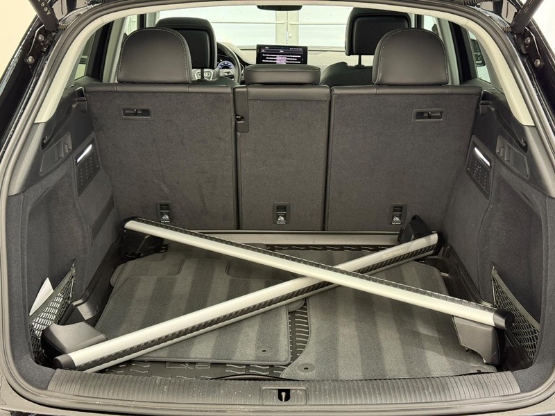 Audi Q5 Vehicle Full-screen Gallery Image 05