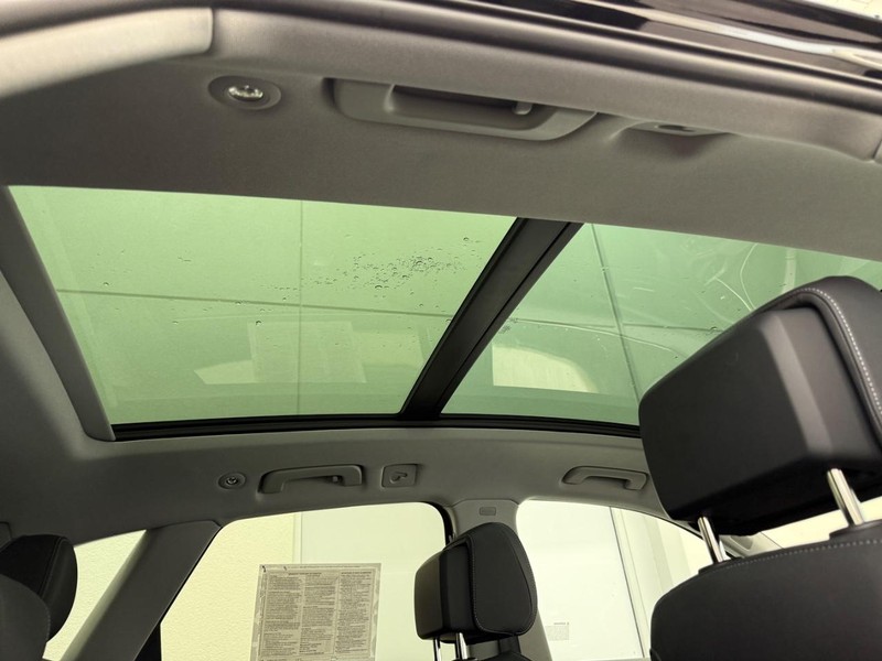 Audi Q5 Vehicle Full-screen Gallery Image 10