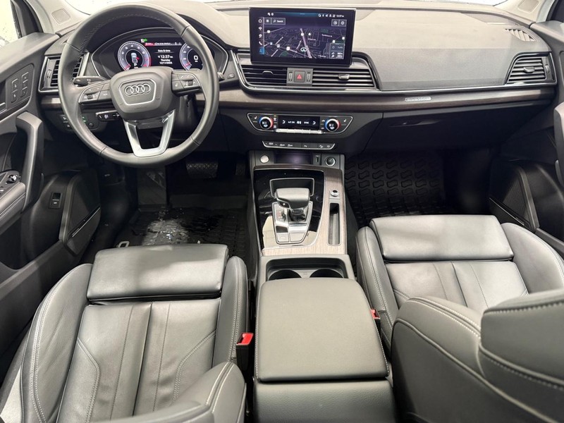 Audi Q5 Vehicle Full-screen Gallery Image 11