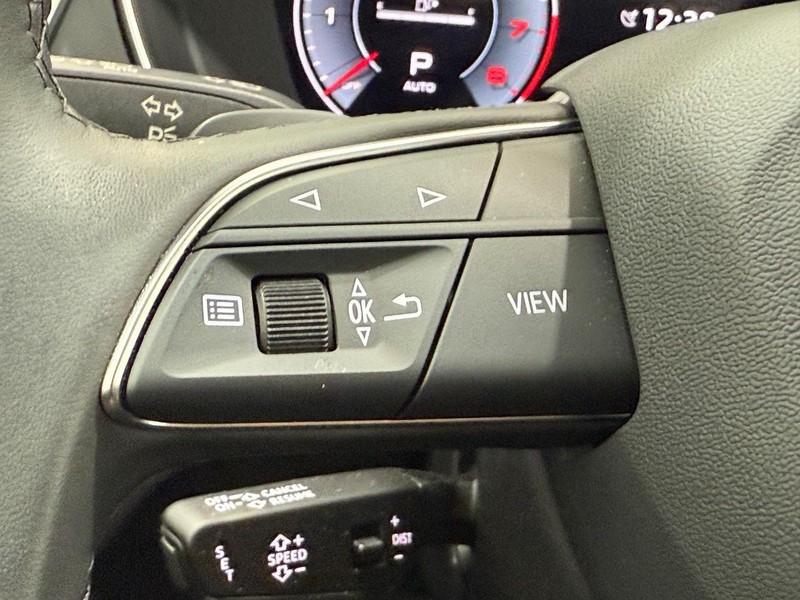 Audi Q5 Vehicle Full-screen Gallery Image 13