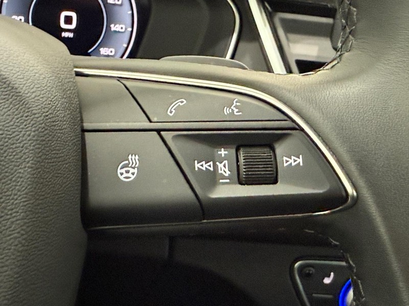 Audi Q5 Vehicle Full-screen Gallery Image 14