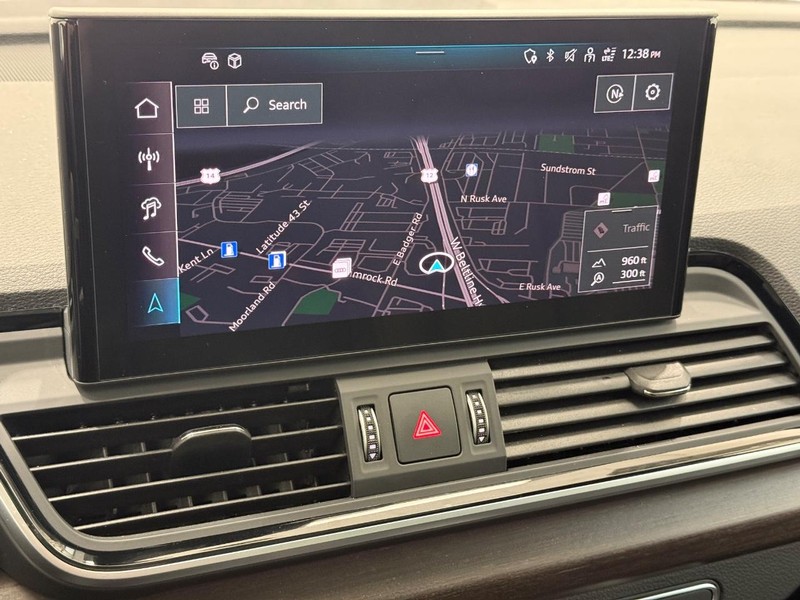 Audi Q5 Vehicle Full-screen Gallery Image 15