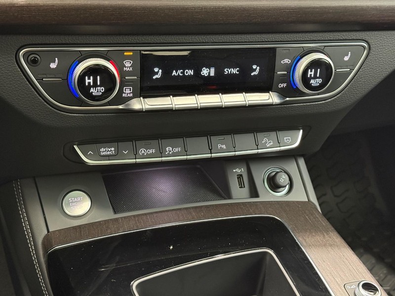 Audi Q5 Vehicle Full-screen Gallery Image 16