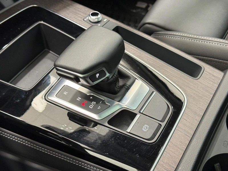 Audi Q5 Vehicle Full-screen Gallery Image 18