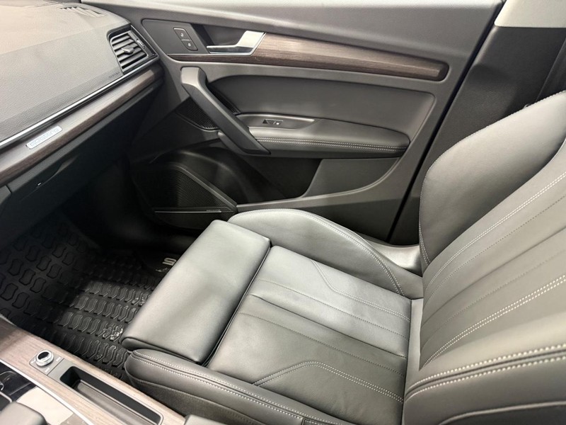 Audi Q5 Vehicle Full-screen Gallery Image 19