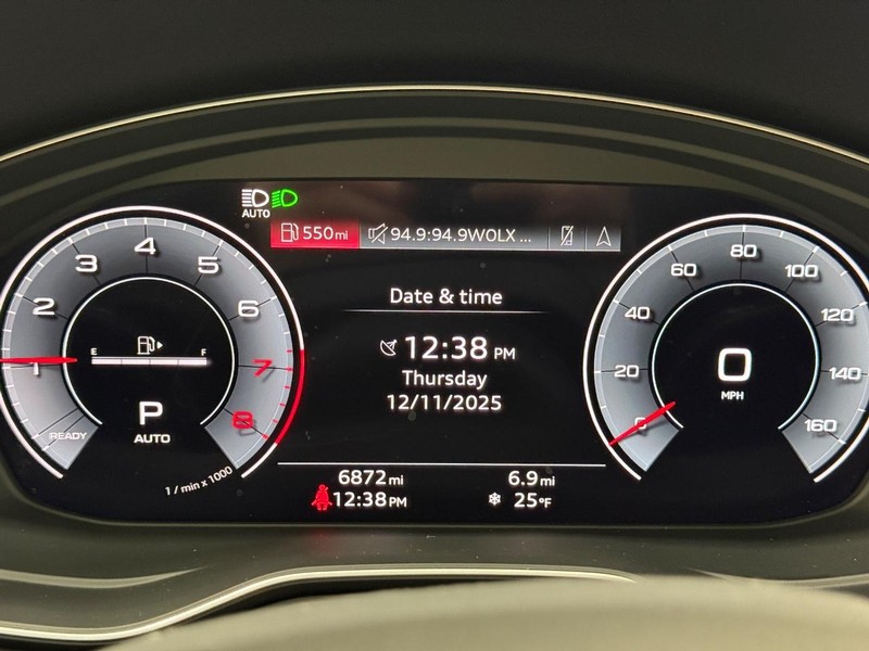 Audi Q5 Vehicle Full-screen Gallery Image 20