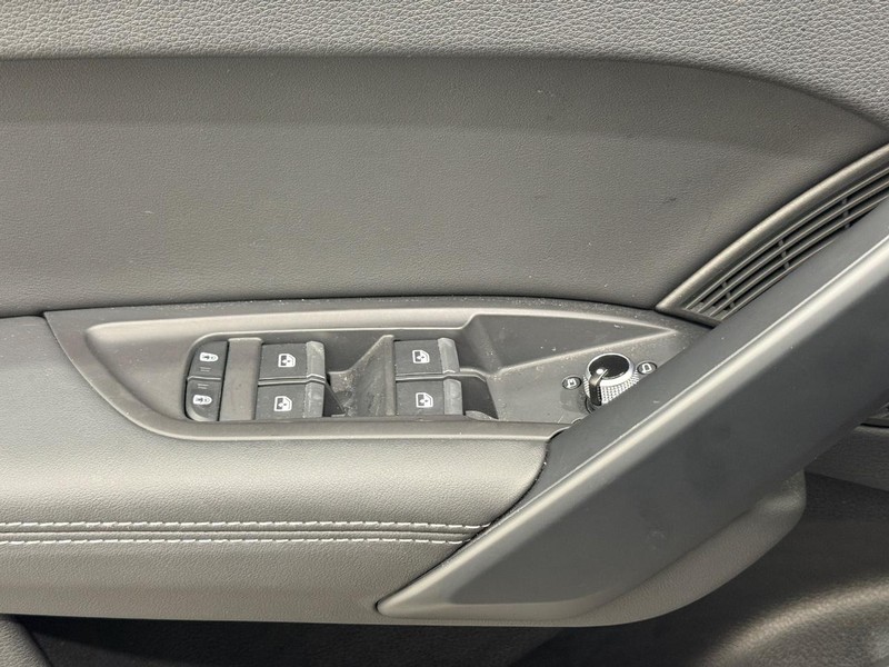 Audi Q5 Vehicle Full-screen Gallery Image 22