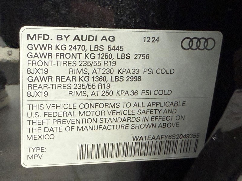 Audi Q5 Vehicle Full-screen Gallery Image 24