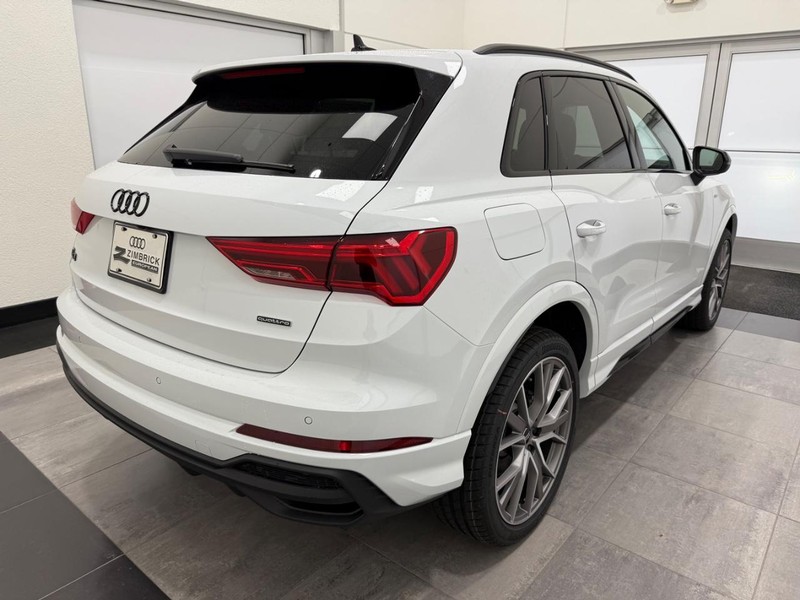Audi Q3 Vehicle Image 2