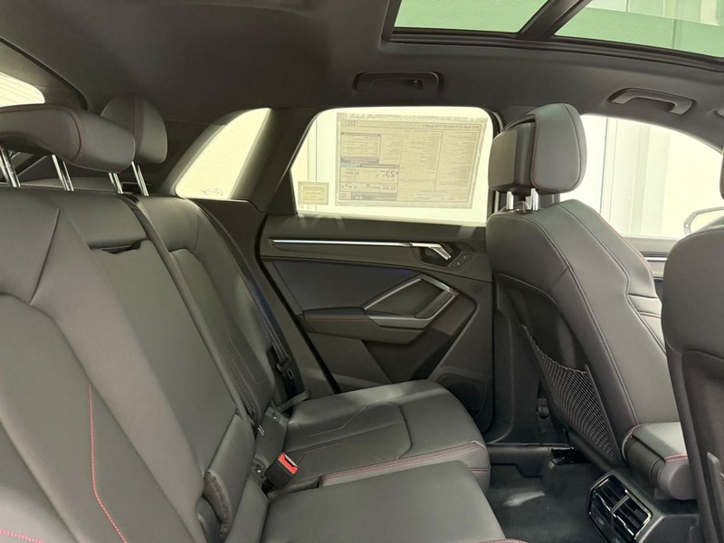 Audi Q3 Vehicle Image 4