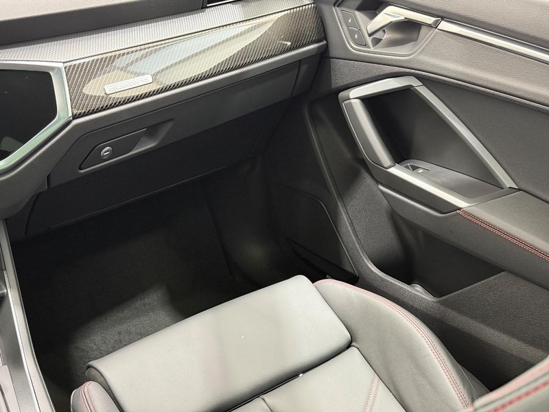 Audi Q3 Vehicle Image 8