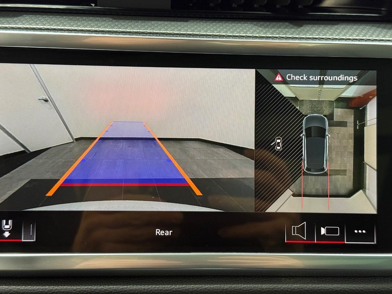 Audi Q3 Vehicle Image 11