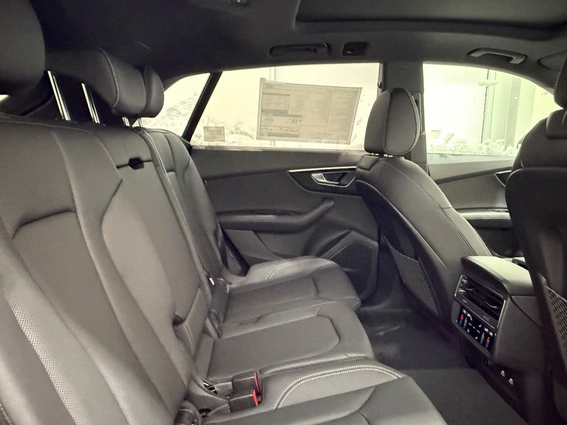 Audi Q8 Vehicle Image 4