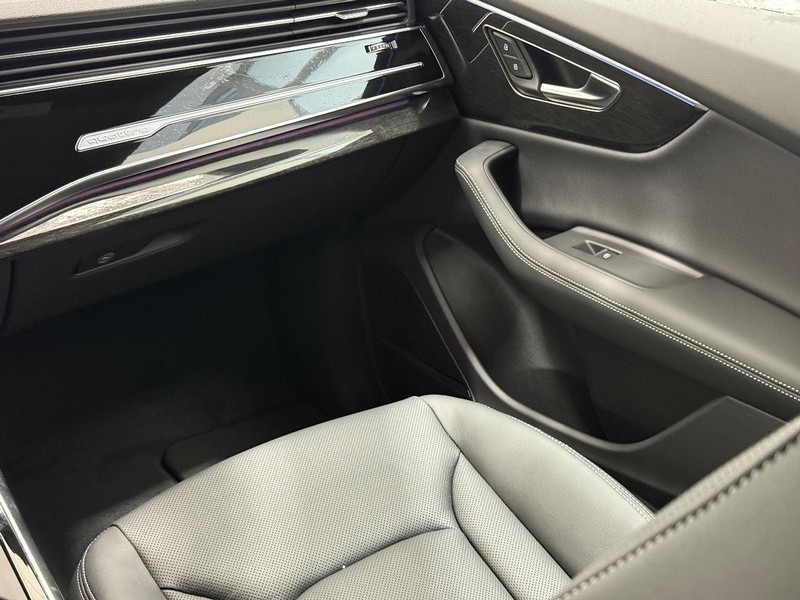 Audi Q8 Vehicle Image 9