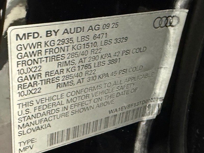 Audi Q8 Vehicle Image 16