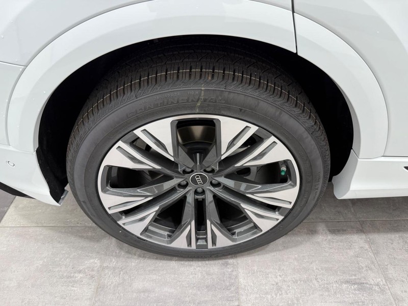 Audi Q8 Vehicle Image 3