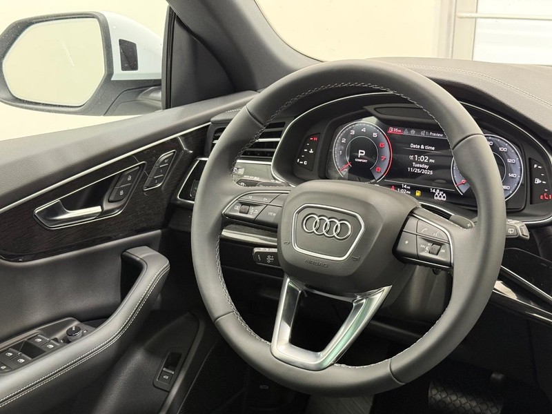 Audi Q8 Vehicle Image 8