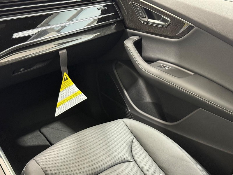 Audi Q8 Vehicle Image 9