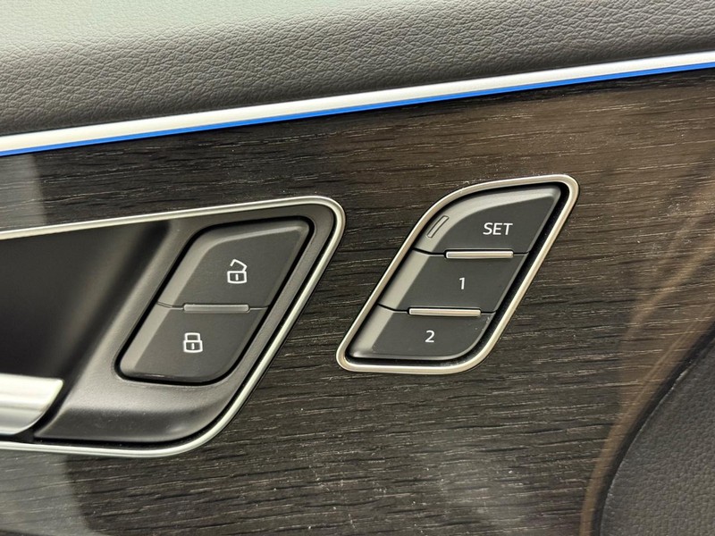 Audi Q8 Vehicle Image 10