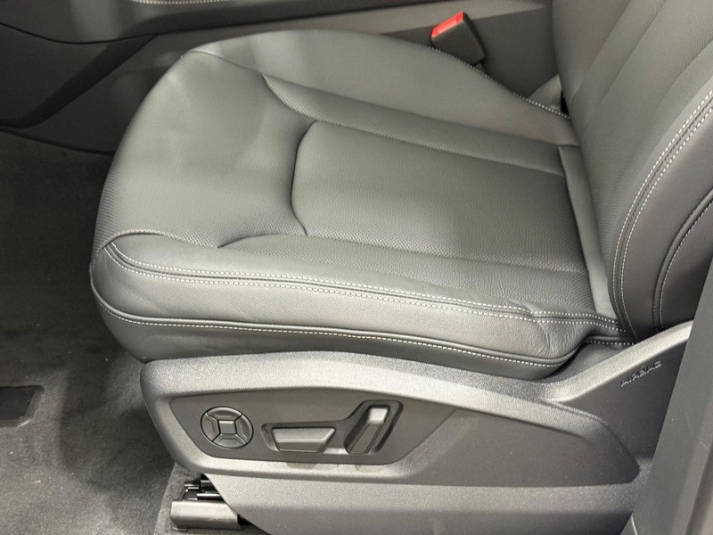 Audi Q8 Vehicle Image 17