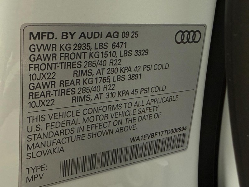 Audi Q8 Vehicle Image 18