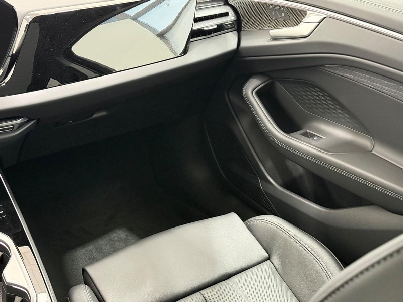 Audi A6 Sedan Vehicle Image 9